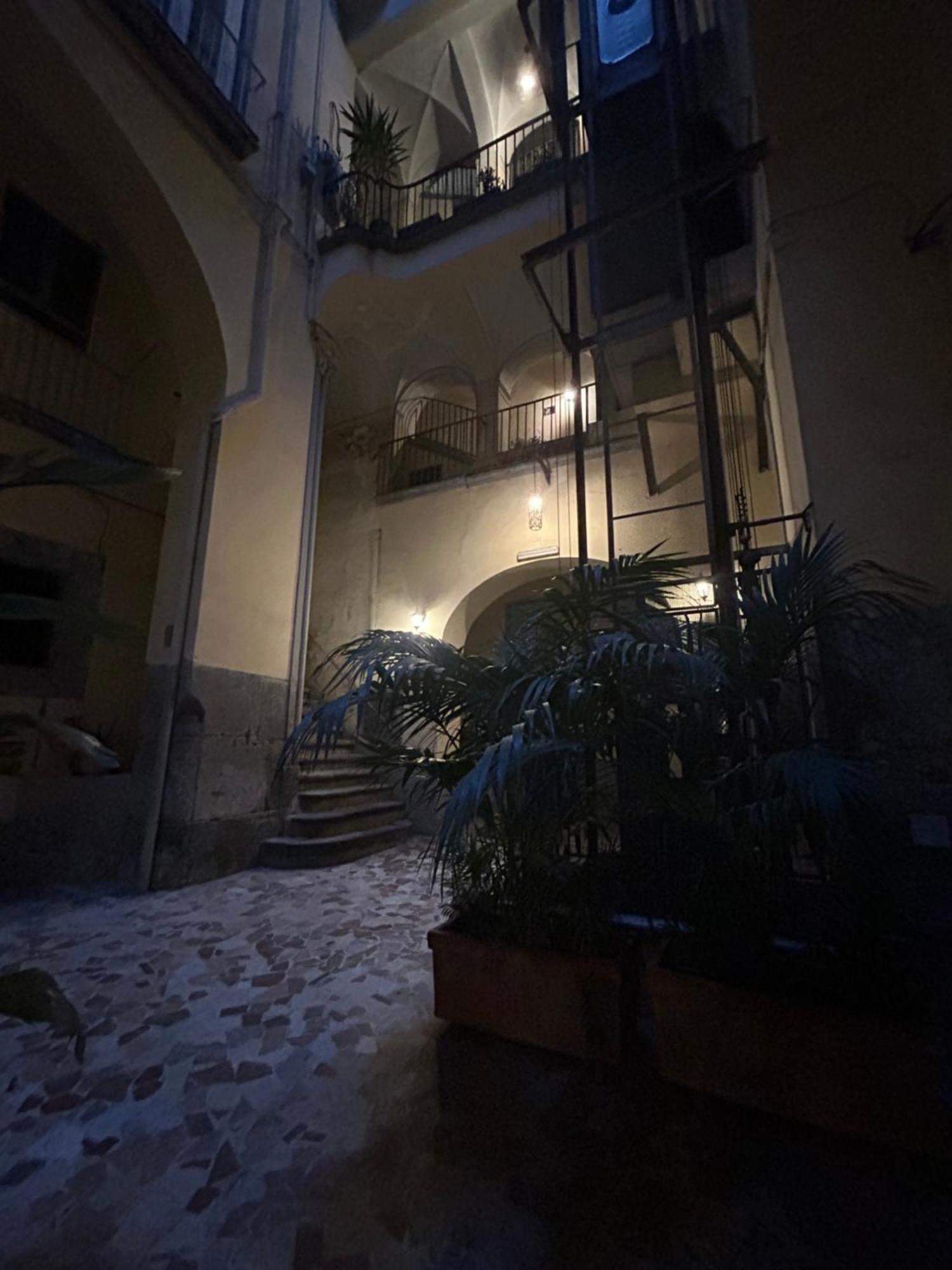 Anni Apartment Chiaia Neapel Exterior foto