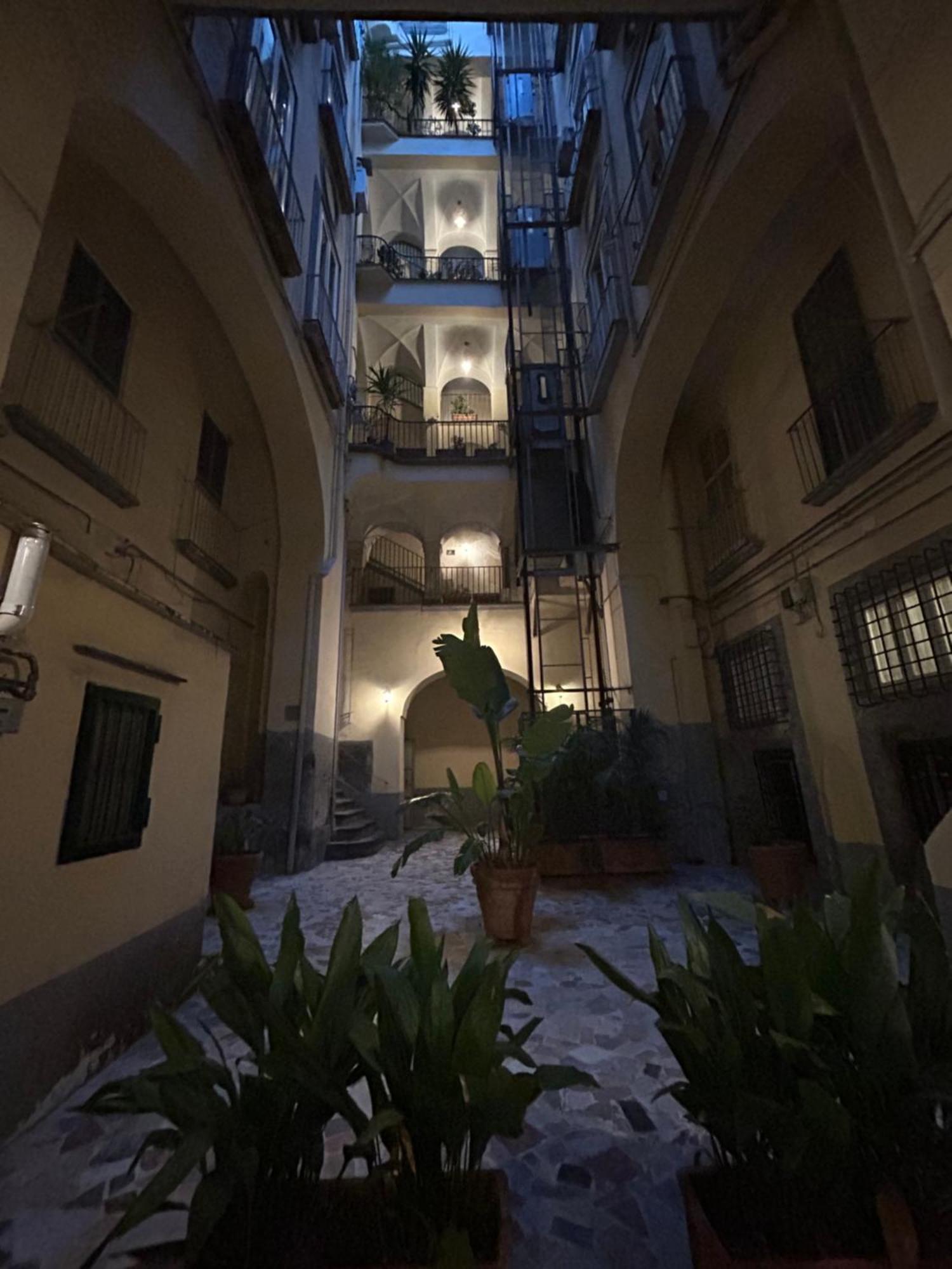Anni Apartment Chiaia Neapel Exterior foto